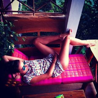 Irena Ponaroshku feet photo thumbnail