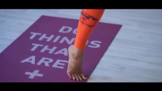 Irena Ponaroshku feet photo 6