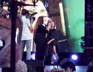 Irena Ponaroshku feet photo thumbnail