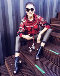 Irena Ponaroshku feet photo thumbnail