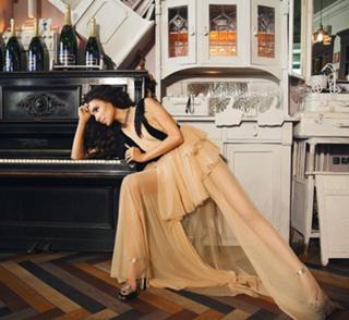 Irena Ponaroshku feet photo thumbnail