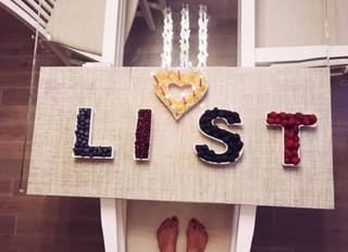 Irena Ponaroshku feet photo thumbnail