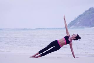 Irena Ponaroshku feet photo thumbnail