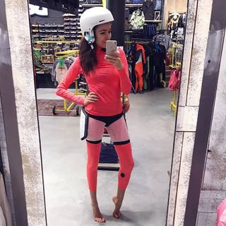 Irena Ponaroshku feet photo thumbnail