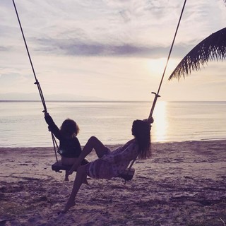 Irena Ponaroshku feet photo thumbnail