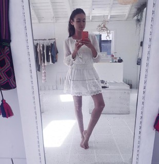 Irena Ponaroshku feet photo thumbnail