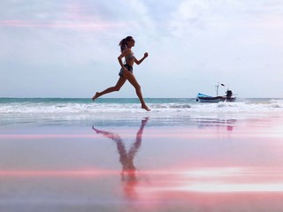 Irena Ponaroshku feet photo thumbnail