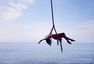 Irena Ponaroshku feet photo thumbnail