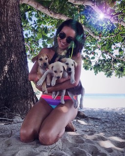 Irena Ponaroshku feet photo thumbnail