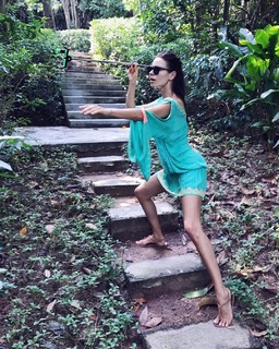 Irena Ponaroshku feet photo thumbnail