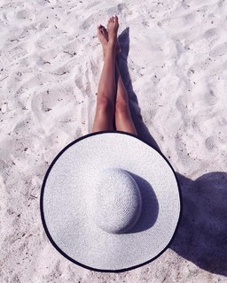 Irena Ponaroshku feet photo thumbnail