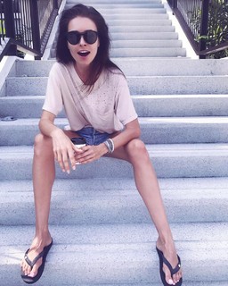 Irena Ponaroshku feet photo thumbnail