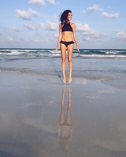 Irena Ponaroshku feet photo thumbnail