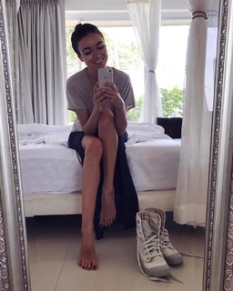 Irena Ponaroshku feet photo thumbnail