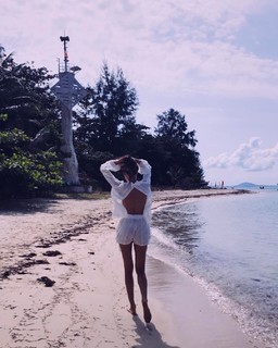 Irena Ponaroshku feet photo thumbnail