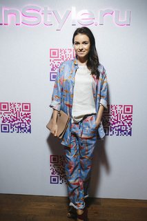 Irena Ponaroshku feet photo thumbnail