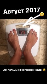 Irena Ponaroshku feet photo thumbnail