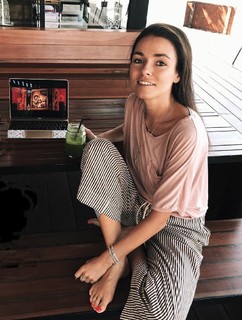 Irena Ponaroshku feet photo thumbnail