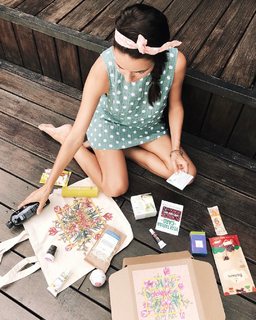 Irena Ponaroshku feet photo thumbnail