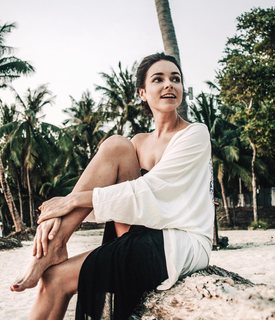 Irena Ponaroshku feet photo thumbnail