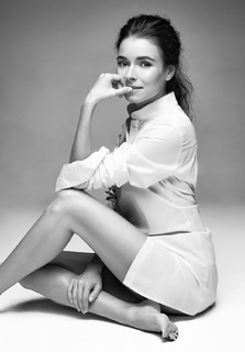 Irena Ponaroshku feet photo thumbnail