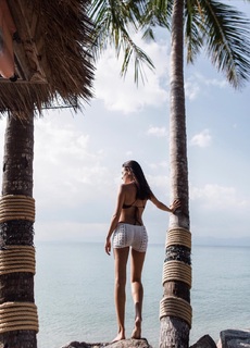 Irena Ponaroshku feet photo thumbnail