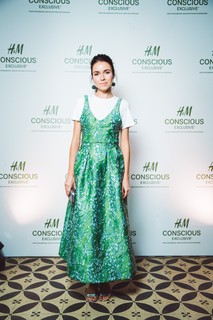 Irena Ponaroshku feet photo thumbnail