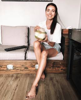 Irena Ponaroshku feet photo thumbnail