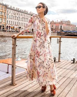 Irena Ponaroshku feet photo thumbnail