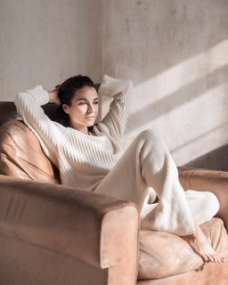 Irena Ponaroshku feet photo thumbnail