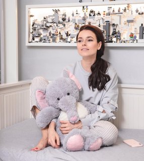 Irena Ponaroshku feet photo thumbnail