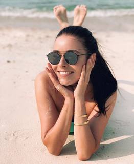 Irena Ponaroshku feet photo thumbnail