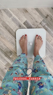 Irena Ponaroshku feet photo thumbnail