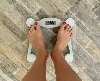 Irena Ponaroshku feet photo thumbnail