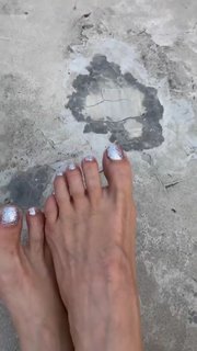 Irena Ponaroshku feet photo thumbnail