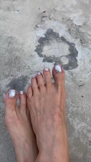 Irena Ponaroshku feet photo thumbnail