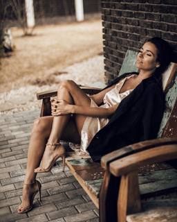 Irena Ponaroshku feet photo thumbnail