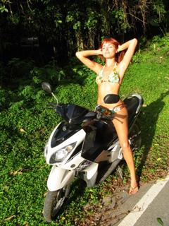 Irena Ponaroshku feet photo thumbnail