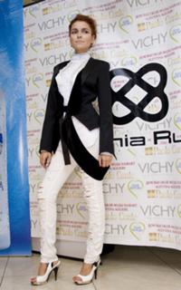 Irena Ponaroshku feet photo thumbnail