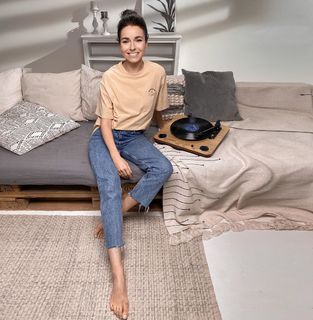 Irena Ponaroshku feet photo thumbnail