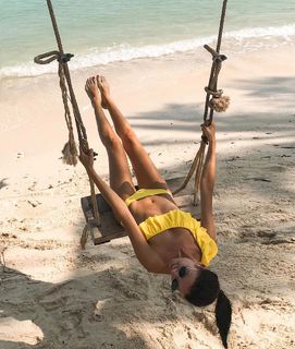 Irena Ponaroshku feet photo thumbnail