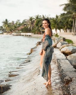 Irena Ponaroshku feet photo thumbnail