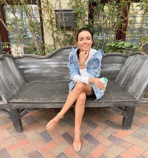 Irena Ponaroshku feet photo thumbnail