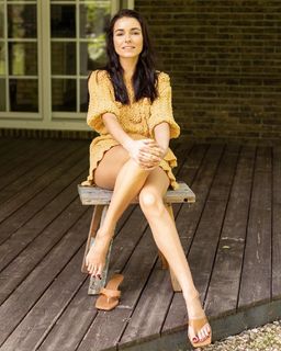 Irena Ponaroshku feet photo thumbnail