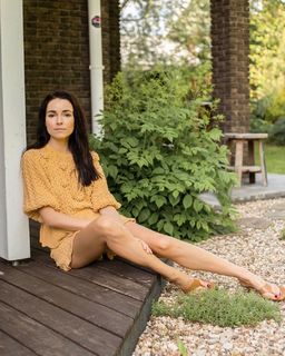 Irena Ponaroshku feet photo thumbnail