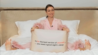 Irena Ponaroshku feet photo thumbnail