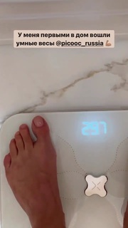 Irena Ponaroshku feet photo thumbnail