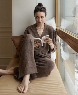 Irena Ponaroshku feet photo thumbnail