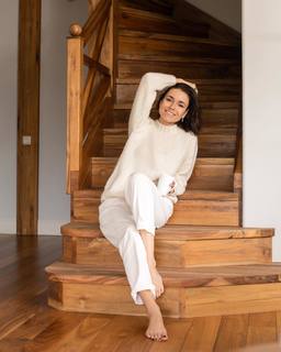 Irena Ponaroshku feet photo thumbnail