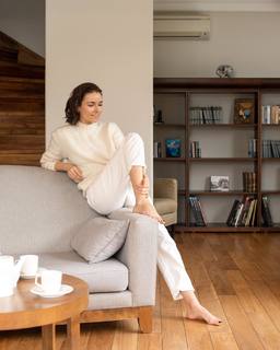 Irena Ponaroshku feet photo thumbnail